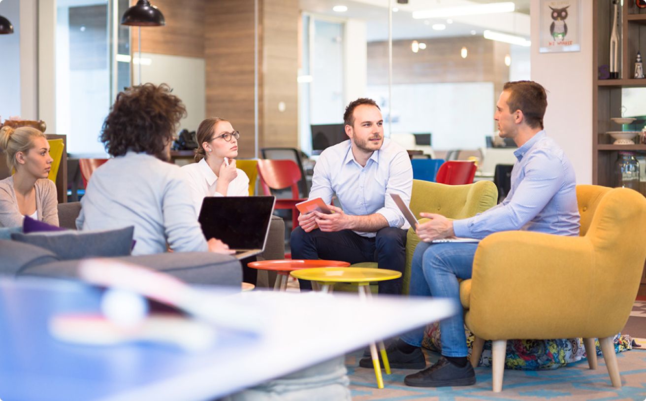 casual-meeting-around-coffee-table