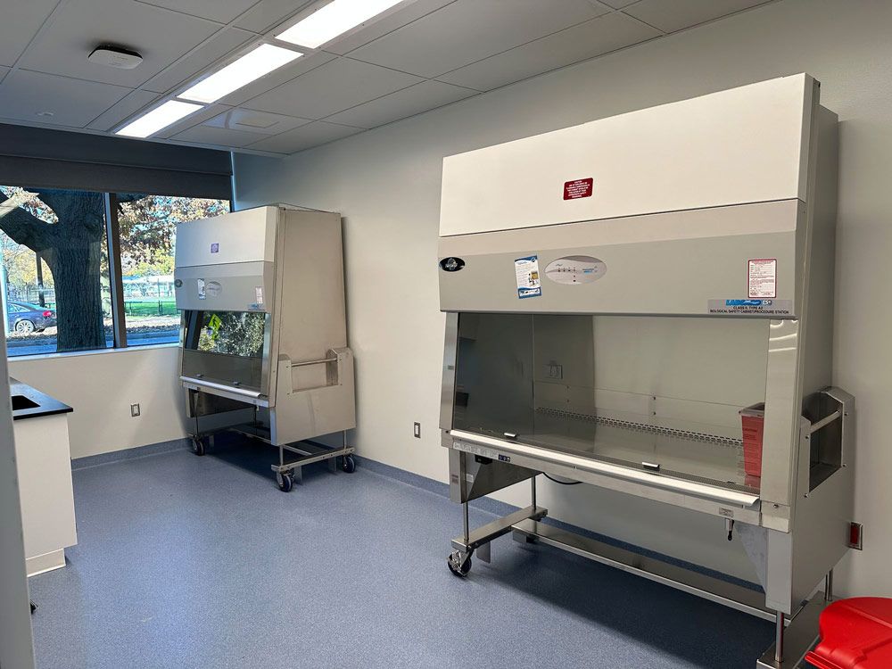 Shared procedure room at Memorial Drive Lab